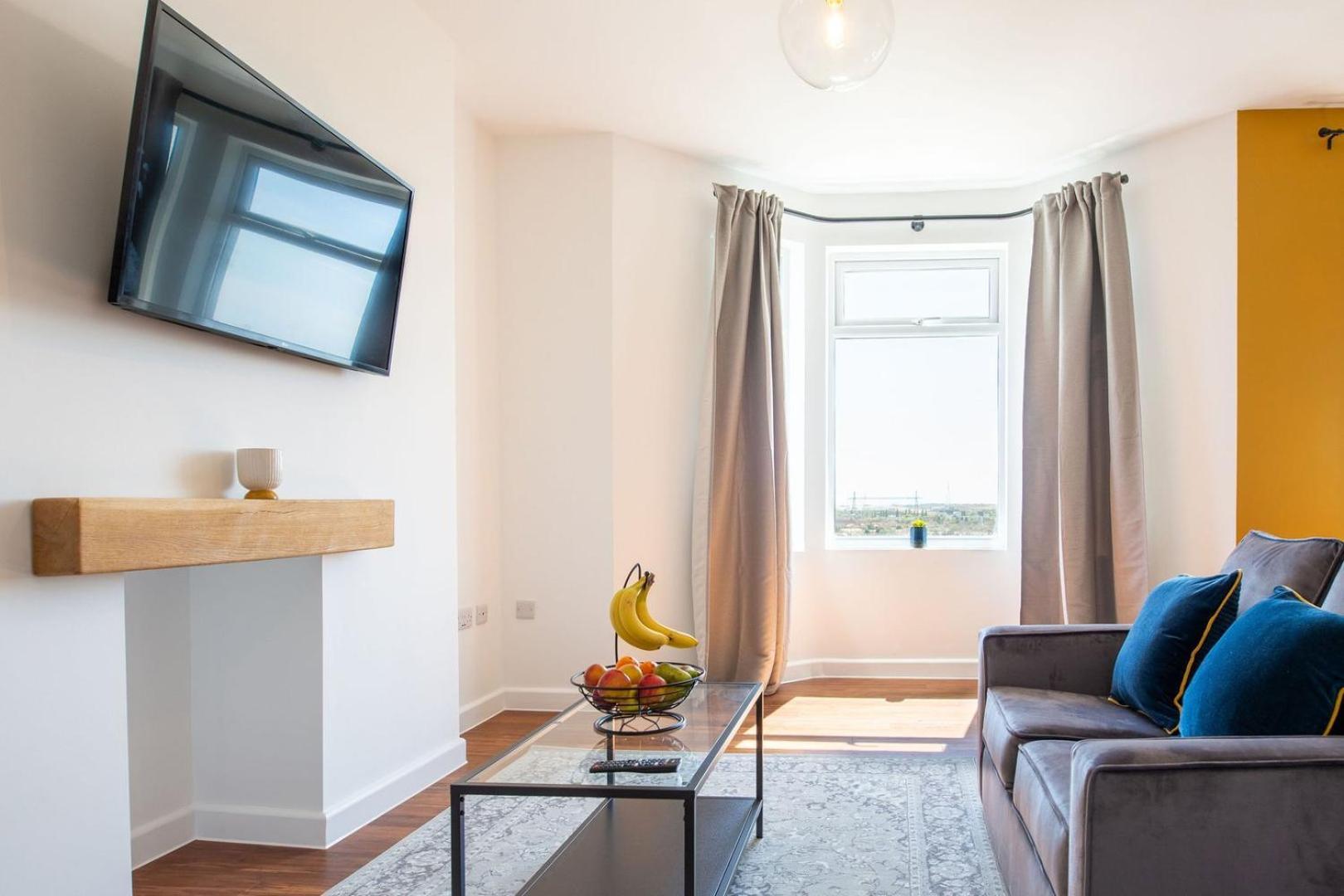 Studio Apartment With 65" Smart Tv ニューポート エクステリア 写真