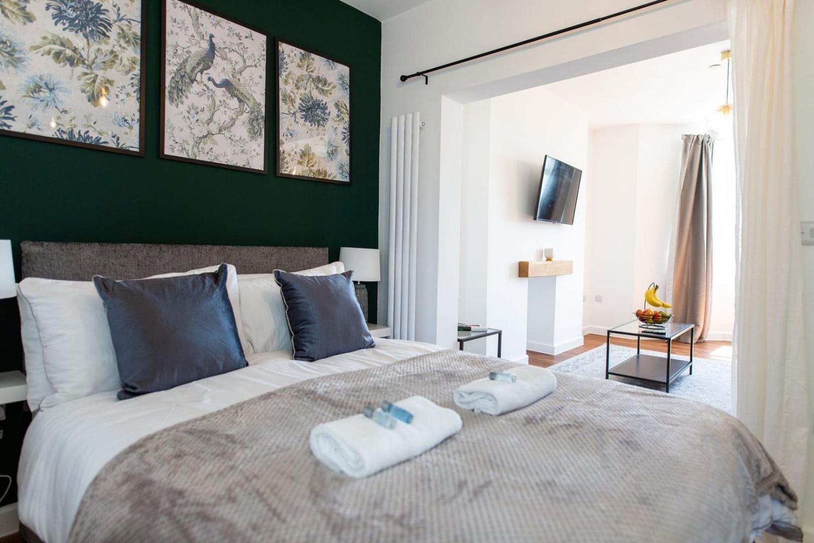 Studio Apartment With 65" Smart Tv ニューポート エクステリア 写真