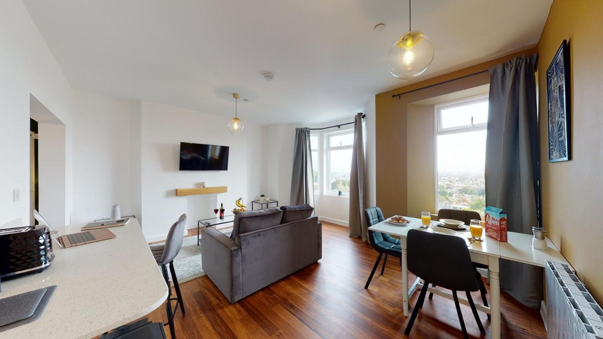 Studio Apartment With 65" Smart Tv ニューポート エクステリア 写真