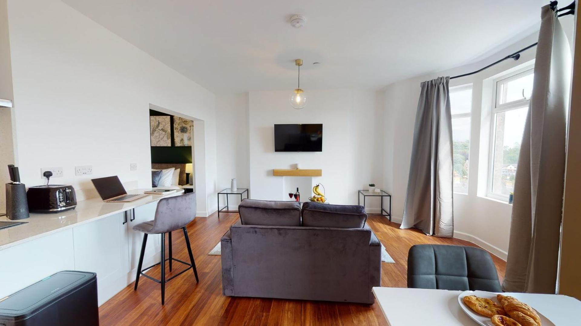 Studio Apartment With 65" Smart Tv ニューポート エクステリア 写真