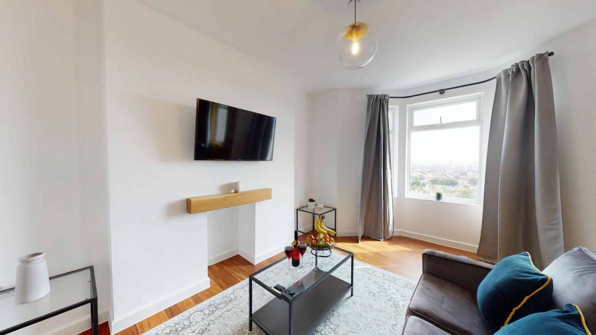 Studio Apartment With 65" Smart Tv ニューポート エクステリア 写真