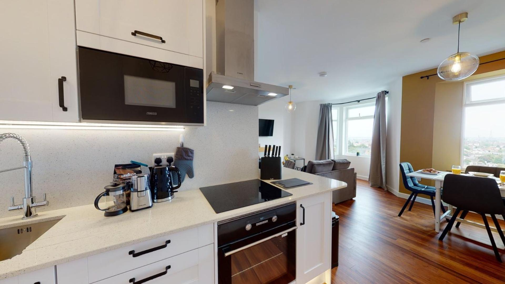 Studio Apartment With 65" Smart Tv ニューポート エクステリア 写真