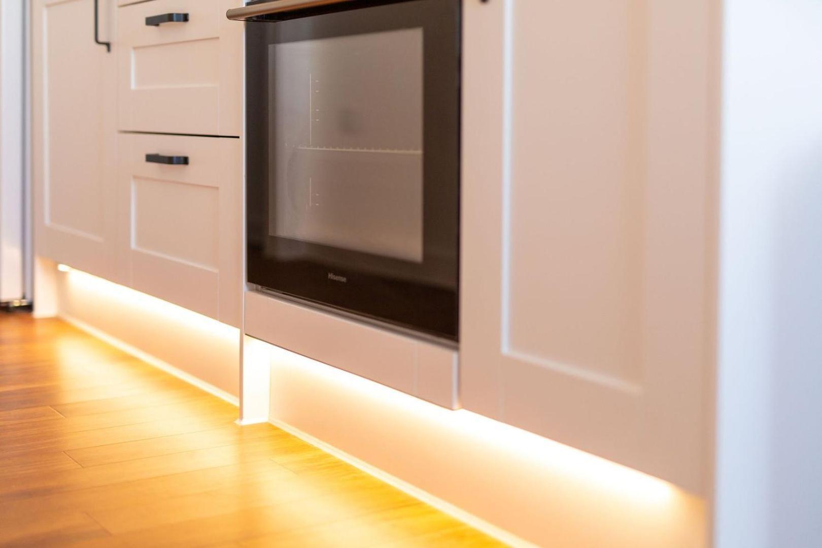 Studio Apartment With 65" Smart Tv ニューポート エクステリア 写真
