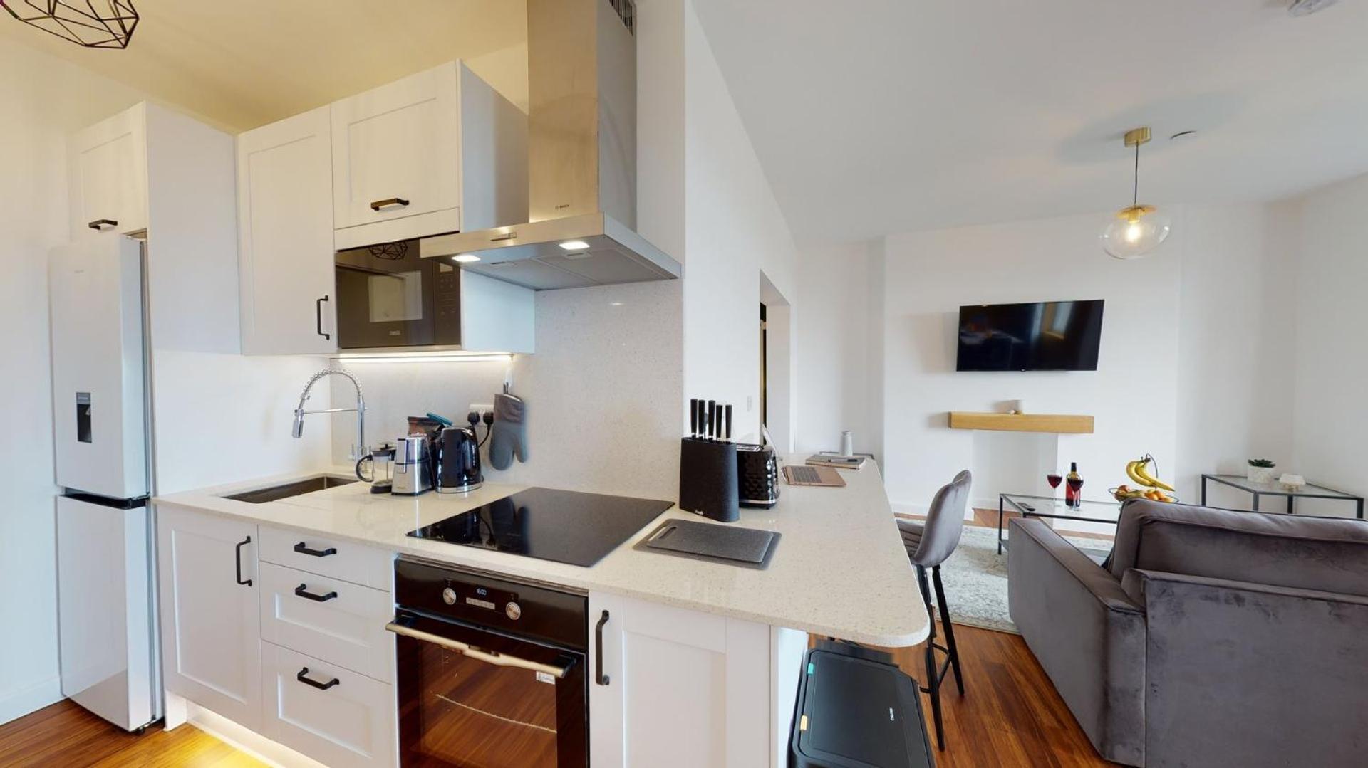 Studio Apartment With 65" Smart Tv ニューポート エクステリア 写真